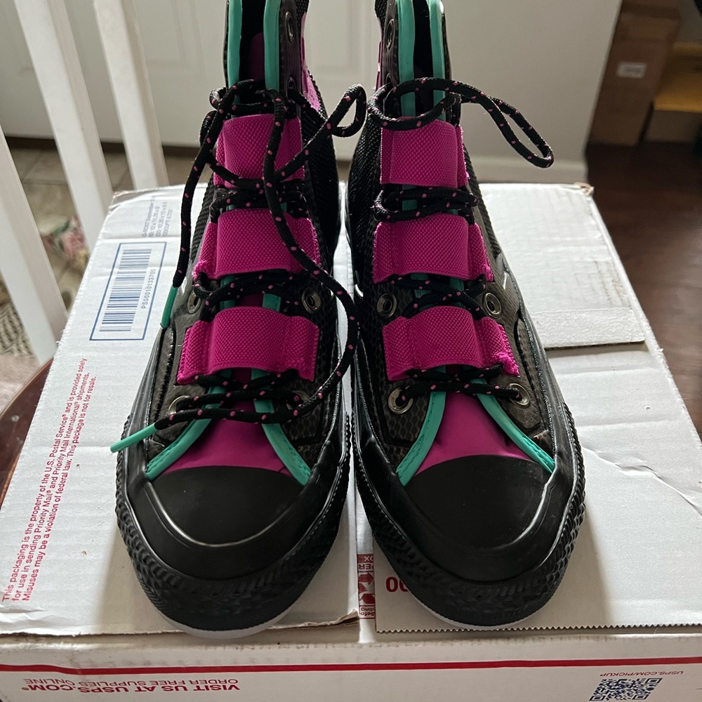 Converse (Black)